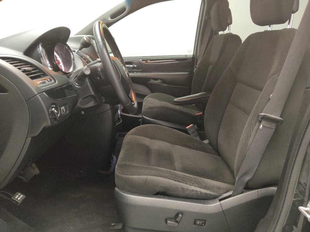 Used 2018 Dodge Grand Caravan SE image 17