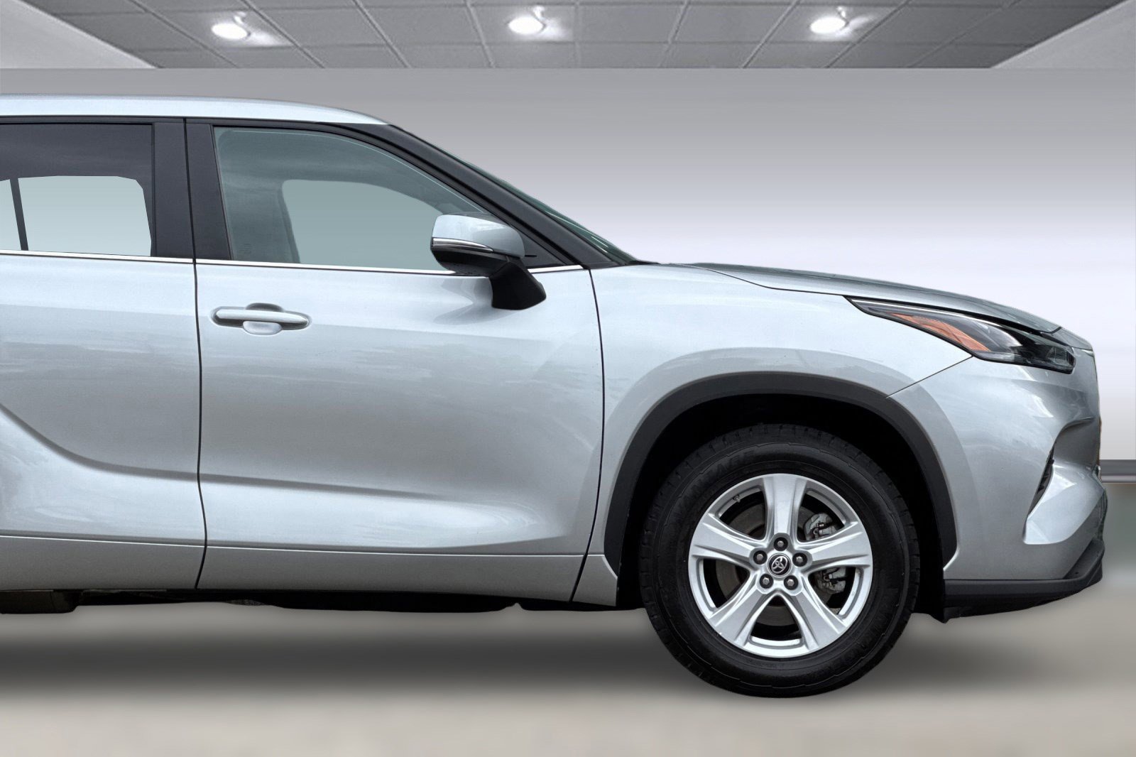 Used 2025 Toyota Highlander LE image 35