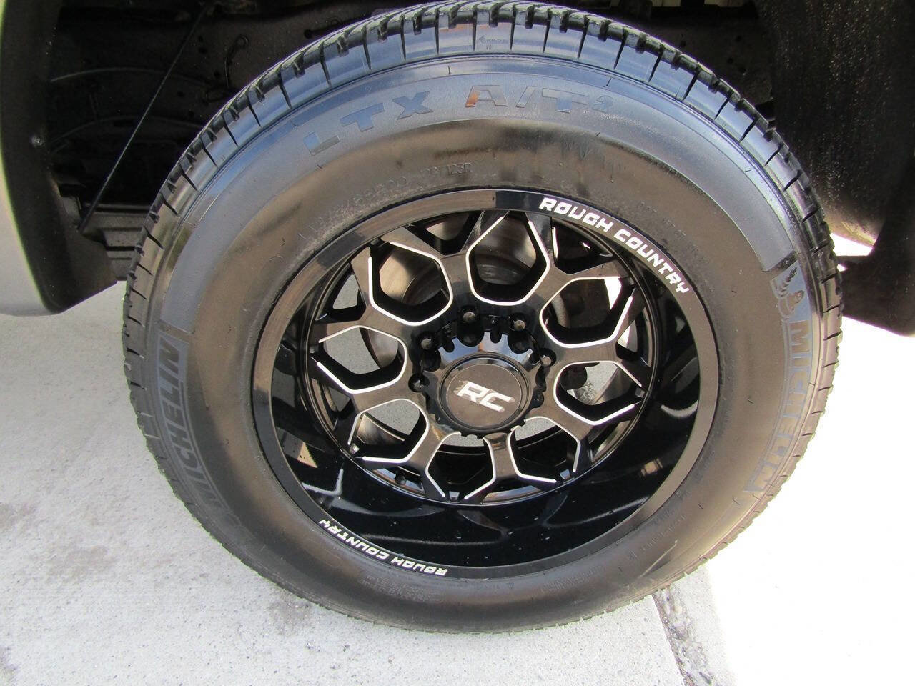 Used 2011 Ford F250 Lariat w/ Lariat Interior Pkg image 9