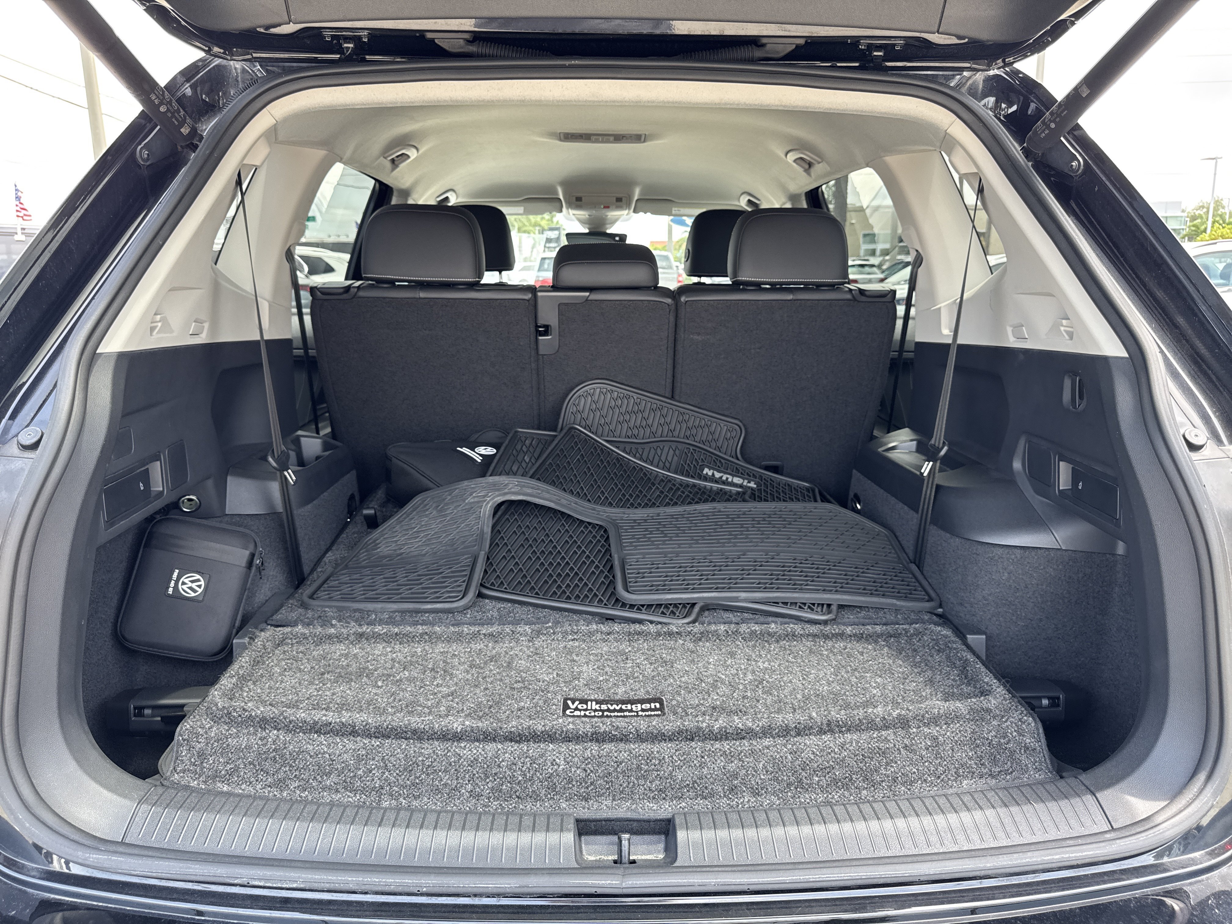 Used 2023 Volkswagen Tiguan SE FWD image 11