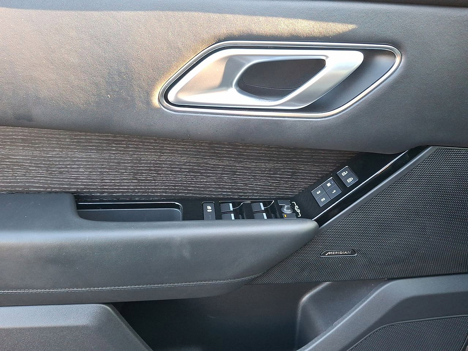 Used 2024 Land Rover Range Rover Velar Dynamic HSE image 19