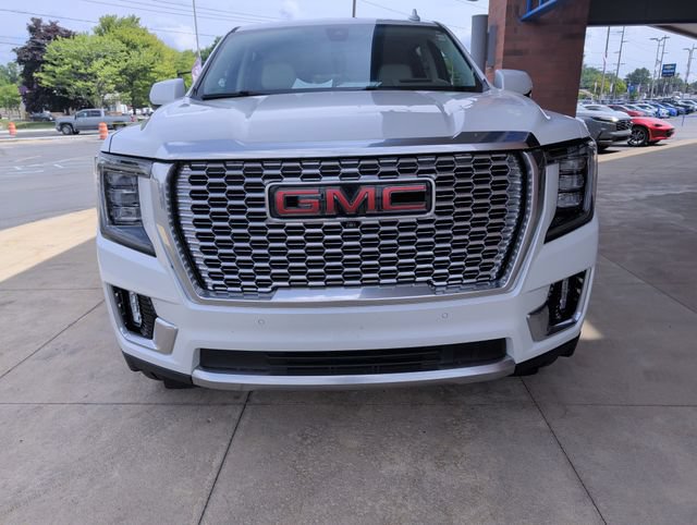 Used 2021 GMC Yukon XL Denali w/ LPO, Illumination Package AWD/4WD image 11