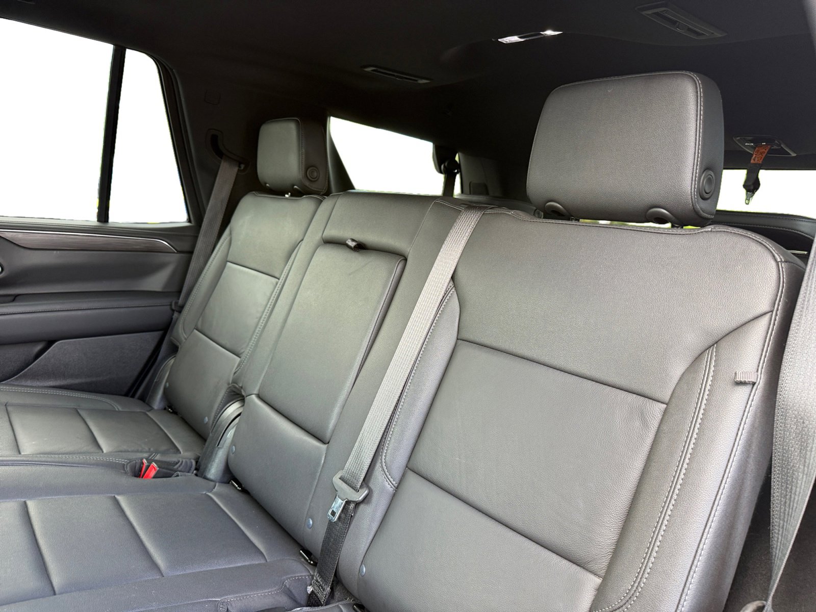 Used 2023 Chevrolet Tahoe Z71 w/ Luxury Package AWD/4WD image 16