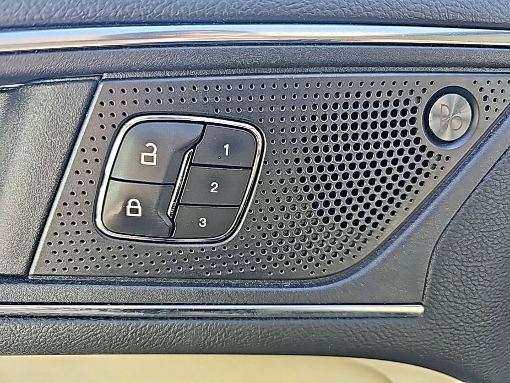 Used 2019 Ford Edge Titanium w/ Equipment Group 301A image 11