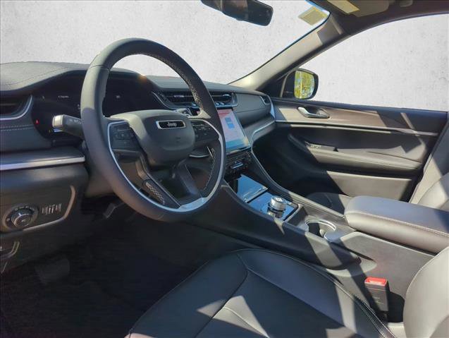 New 2025 Jeep Grand Cherokee Limited w/ Black Appearance Package image 3