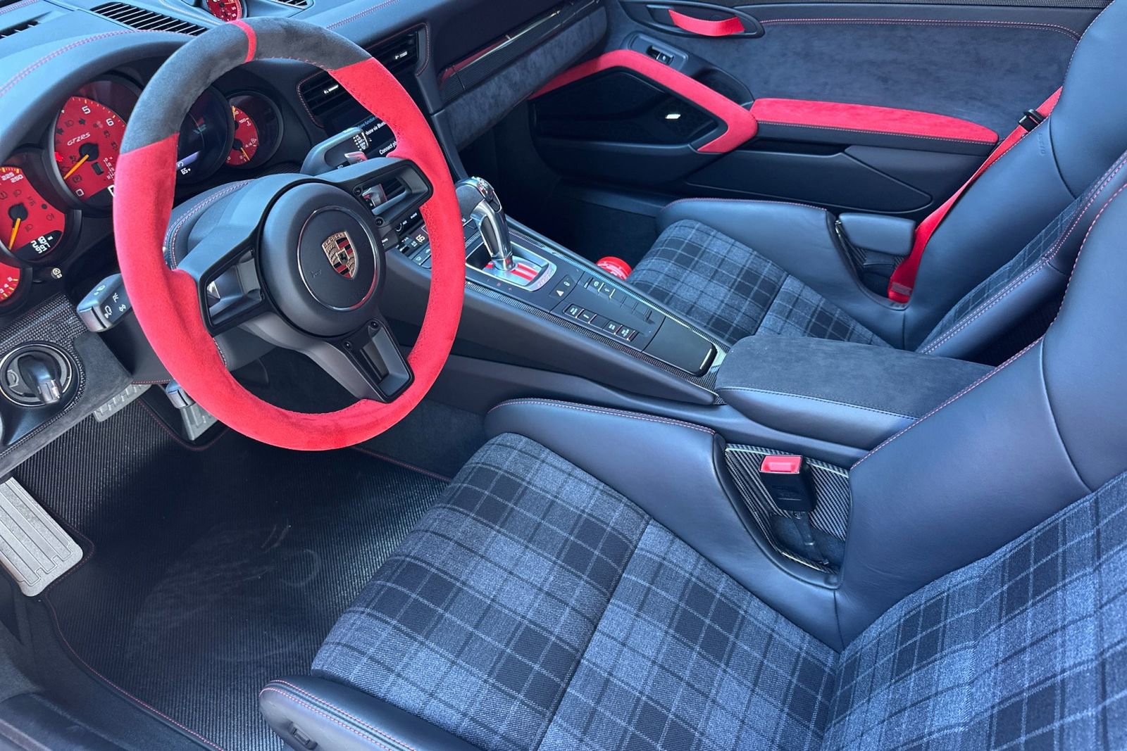 Certified 2018 Porsche 911 GT2 RS RWD image 4