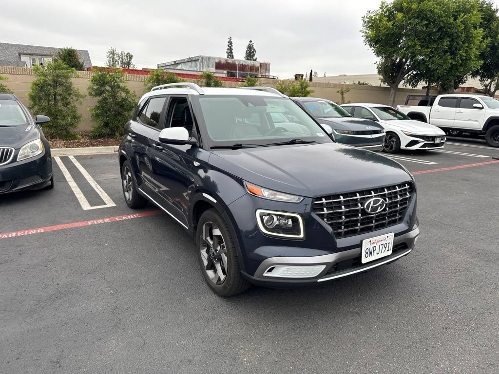 Certified 2021 Hyundai Venue FWD image 5