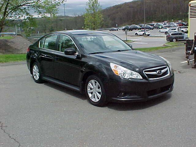Used 2010 Subaru Legacy 2.5i Premium AWD/4WD image 2