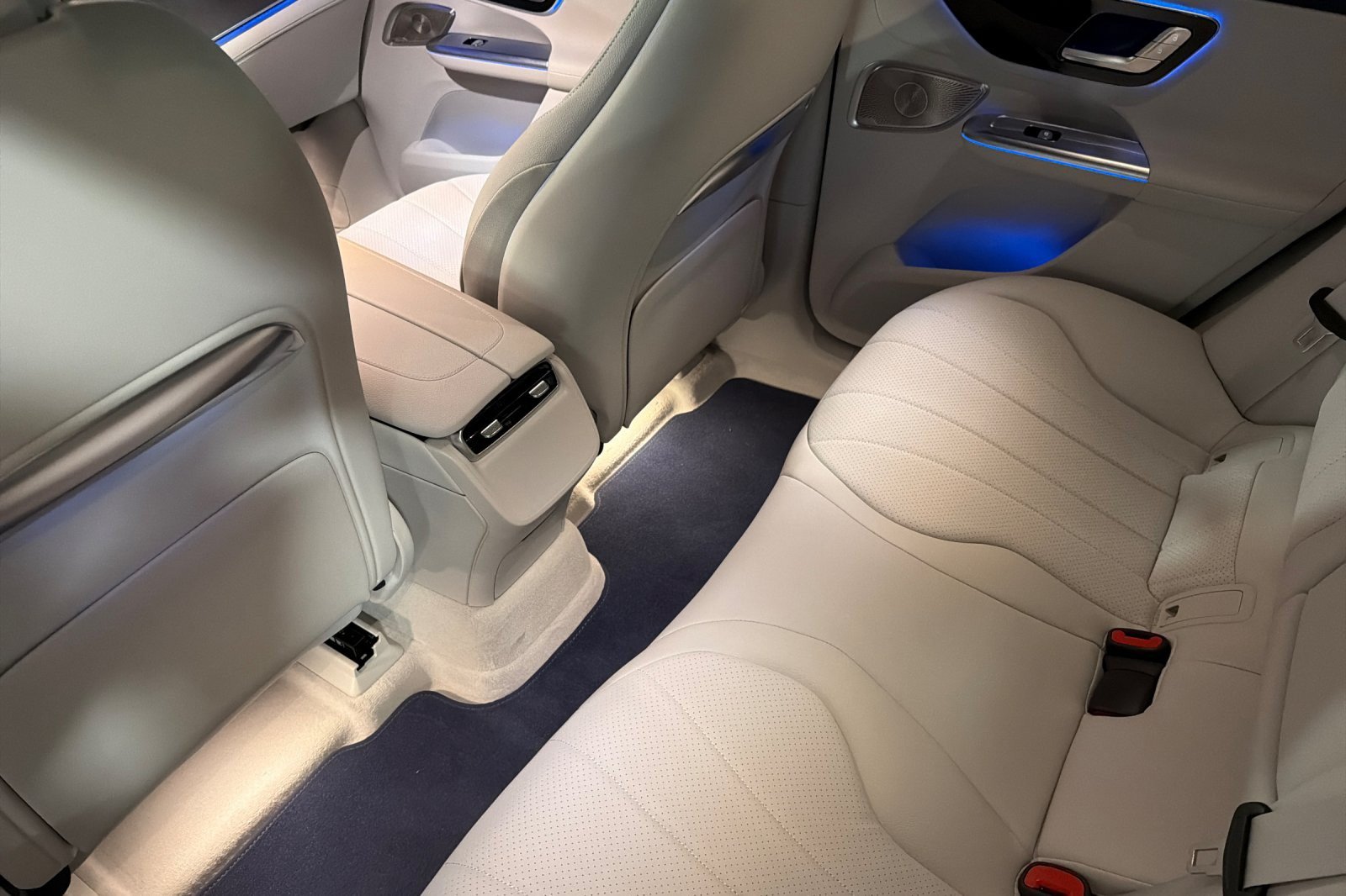 New 2026 Mercedes-Benz EQE 320 4MATIC SUV image 11