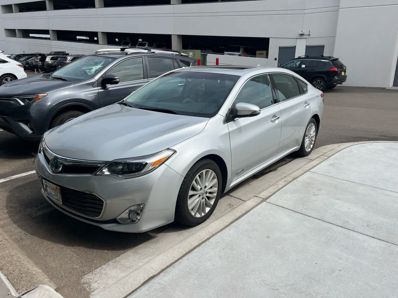 Used 2013 Toyota Avalon Limited w/ Technology Pkg FWD image 2
