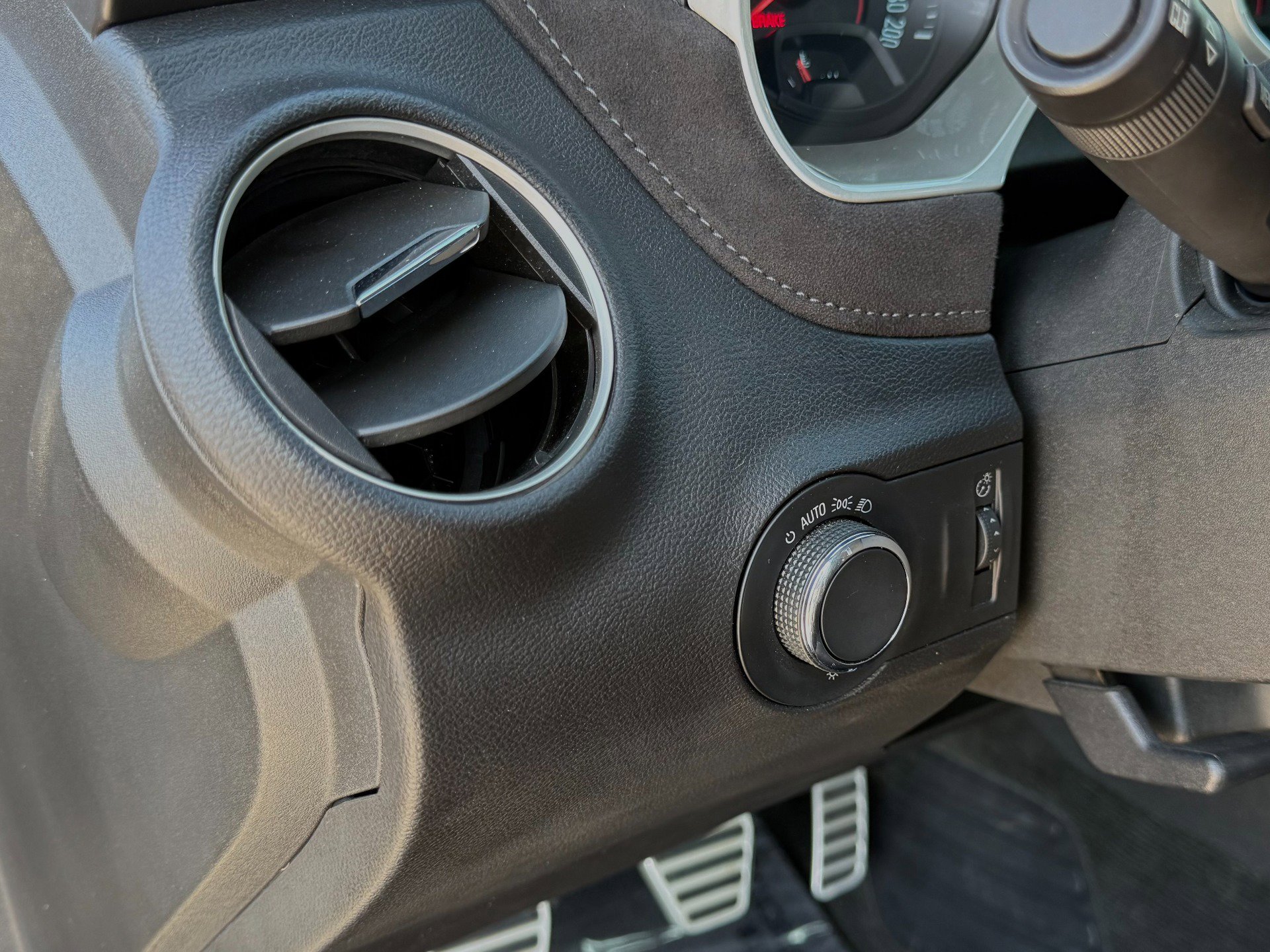 Used 2015 Chevrolet Camaro Z/28 RWD image 9