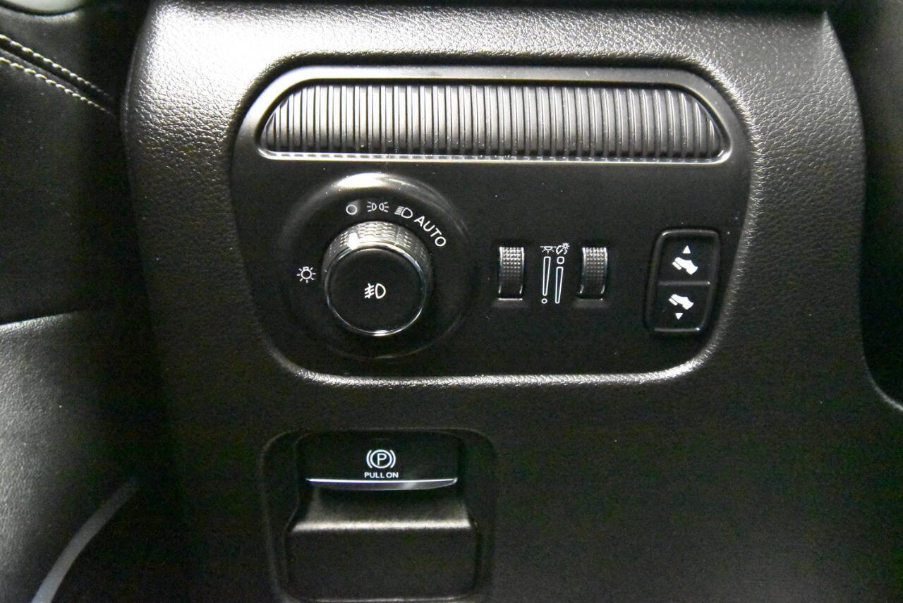 Used 2022 Jeep Wagoneer Series II AWD/4WD image 29