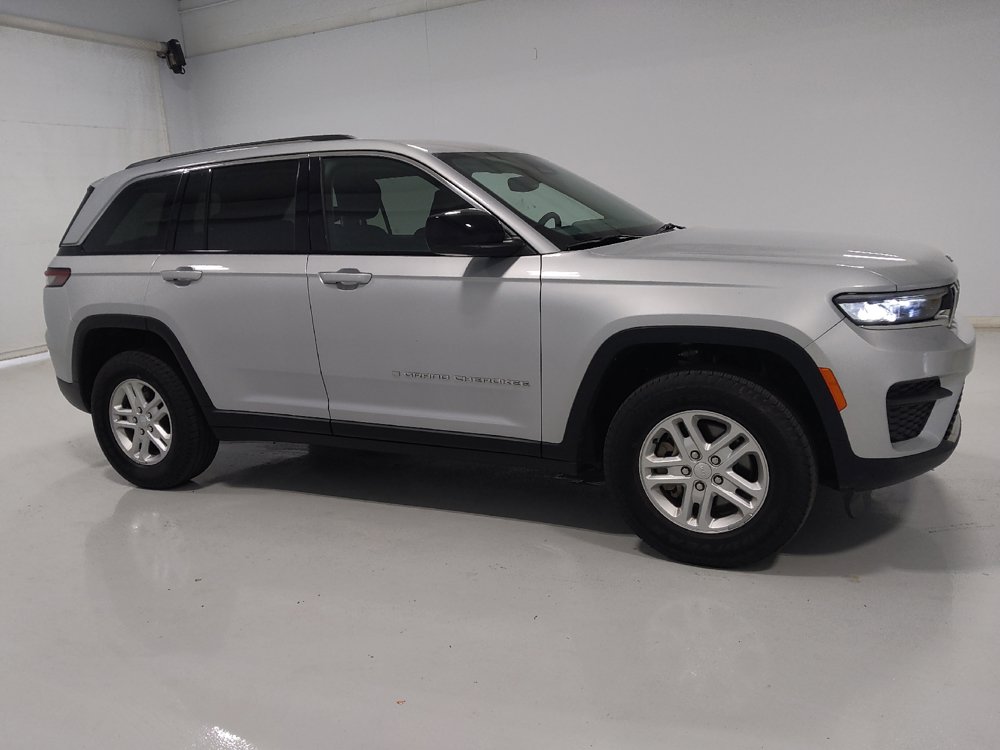 Used 2023 Jeep Grand Cherokee Laredo AWD/4WD image 11