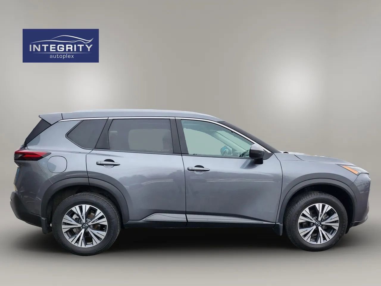 Used 2022 Nissan Rogue SV w/ SV Premium Package image 2