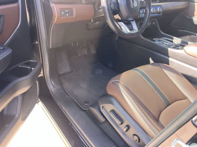 Certified 2025 Honda Pilot Elite image 3