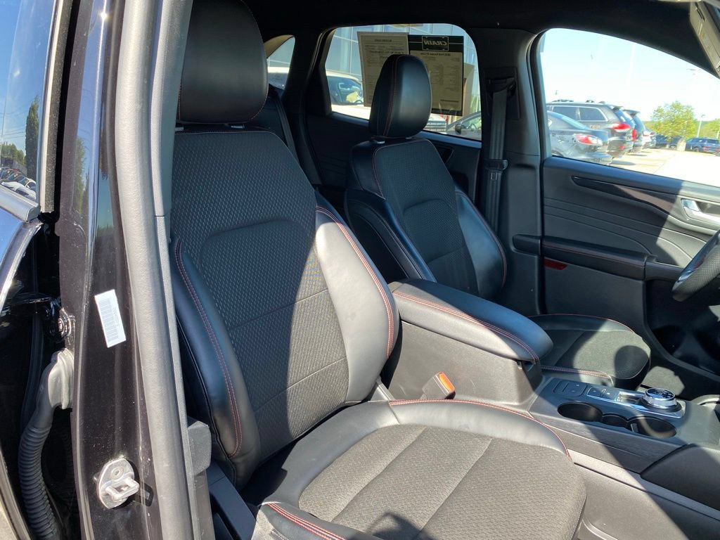 Used 2025 Ford Escape ST-Line FWD image 32