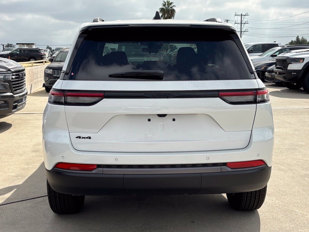 New 2027 Jeep Grand Cherokee Altitude AWD/4WD image 4