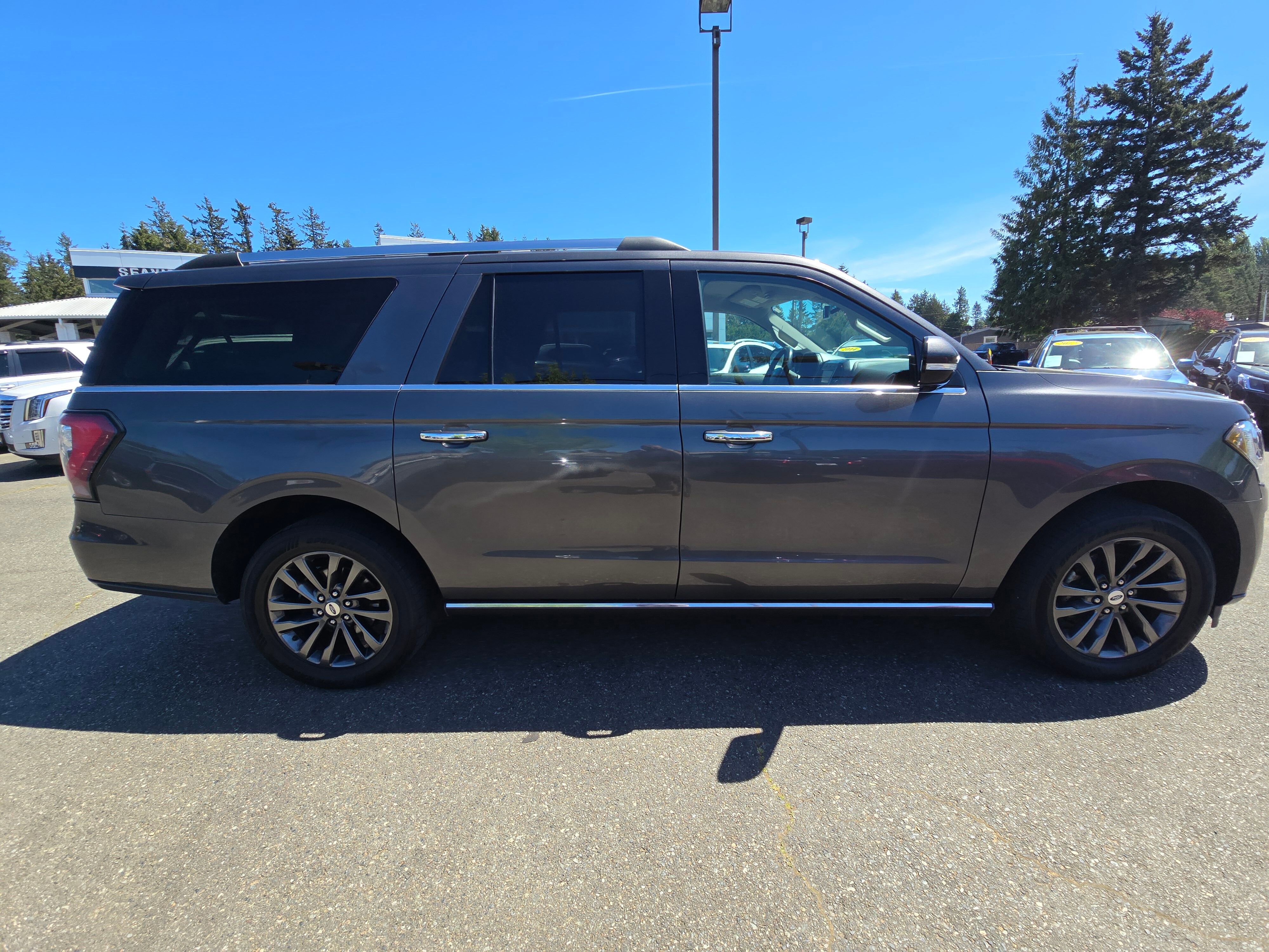 Used 2021 Ford Expedition Max Limited AWD/4WD image 2