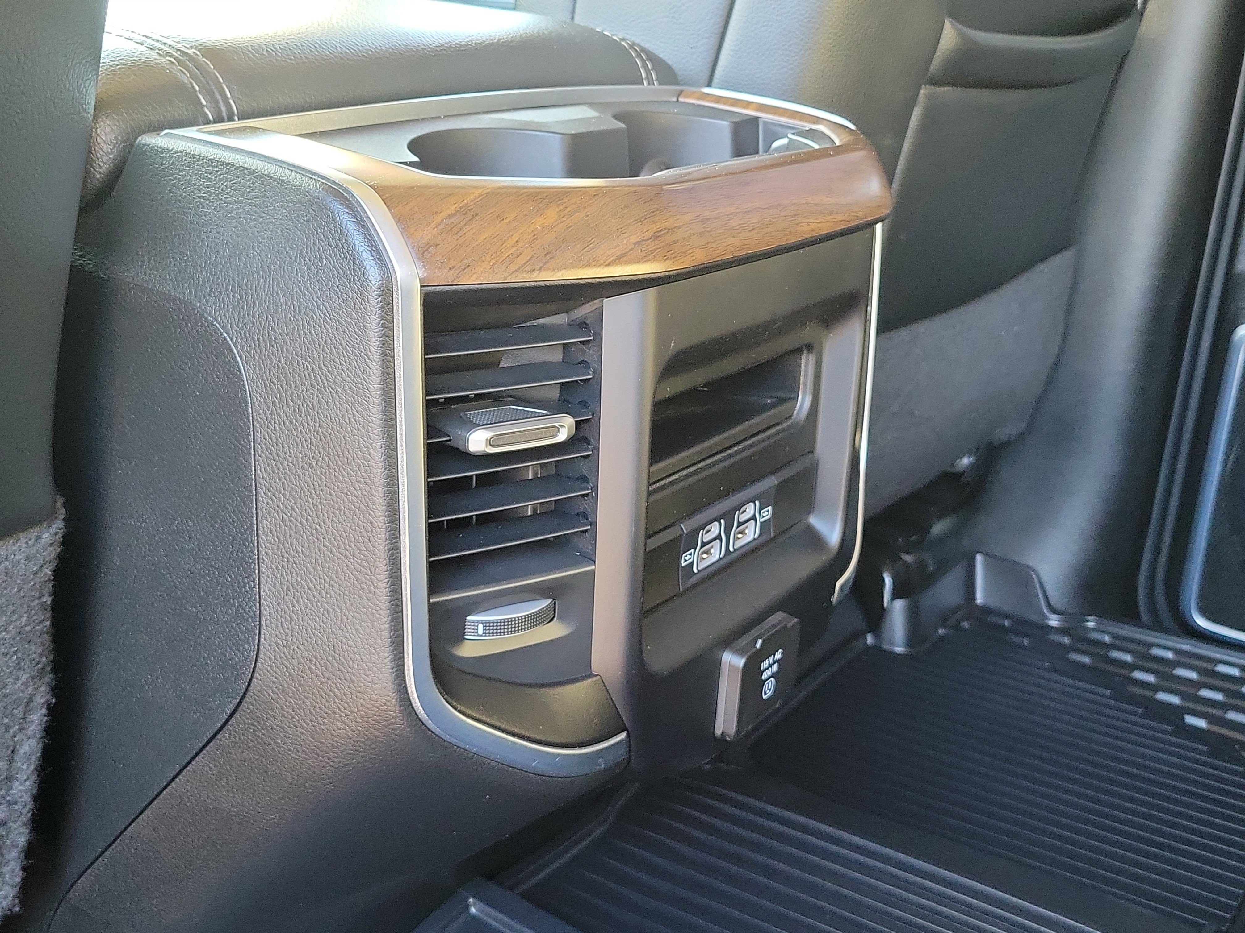 Used 2024 RAM 2500 Laramie image 13