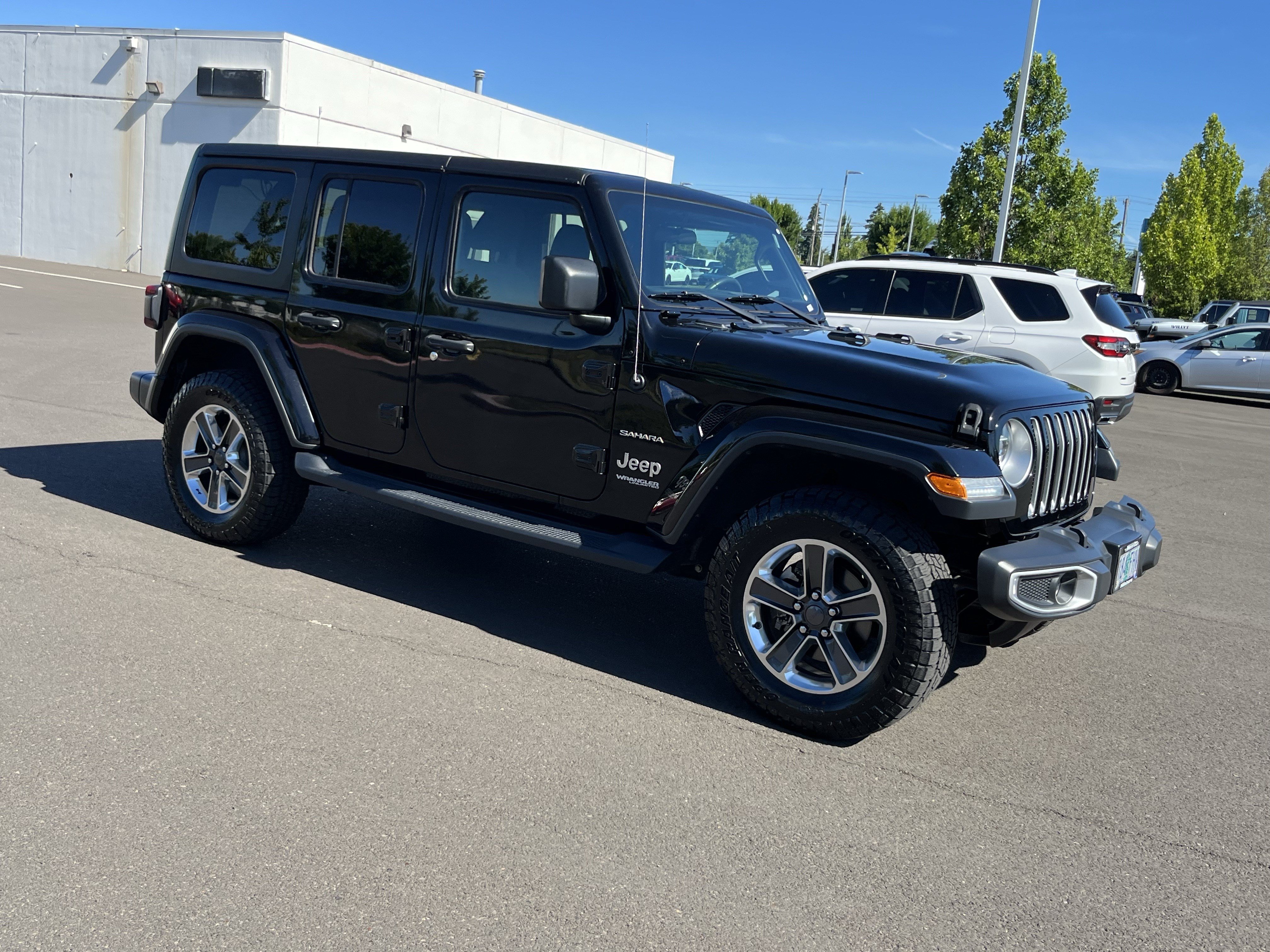 Used 2018 Jeep Wrangler Unlimited Sahara w/ LED Lighting Group AWD/4WD image 7