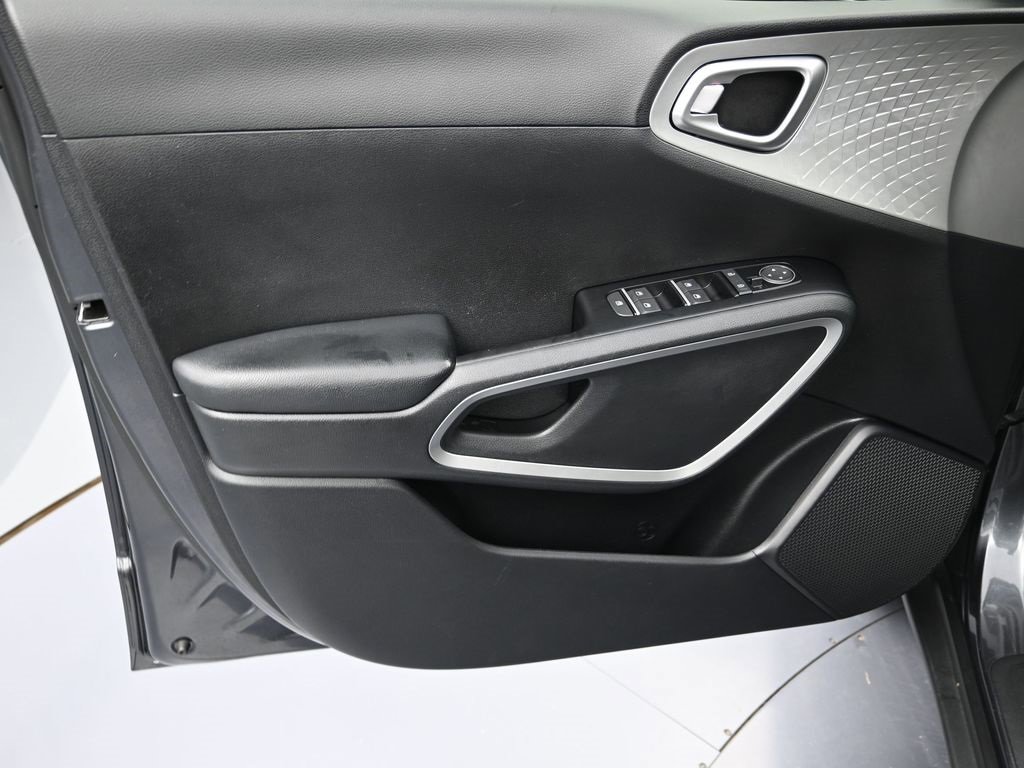 Used 2020 Kia Soul LX image 10