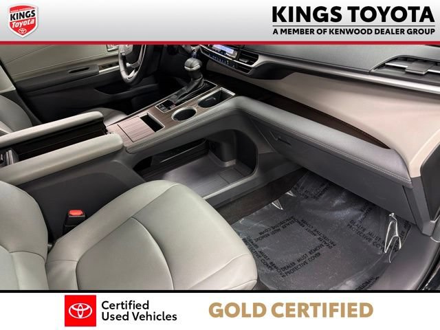Used 2023 Toyota Sienna XLE FWD image 11