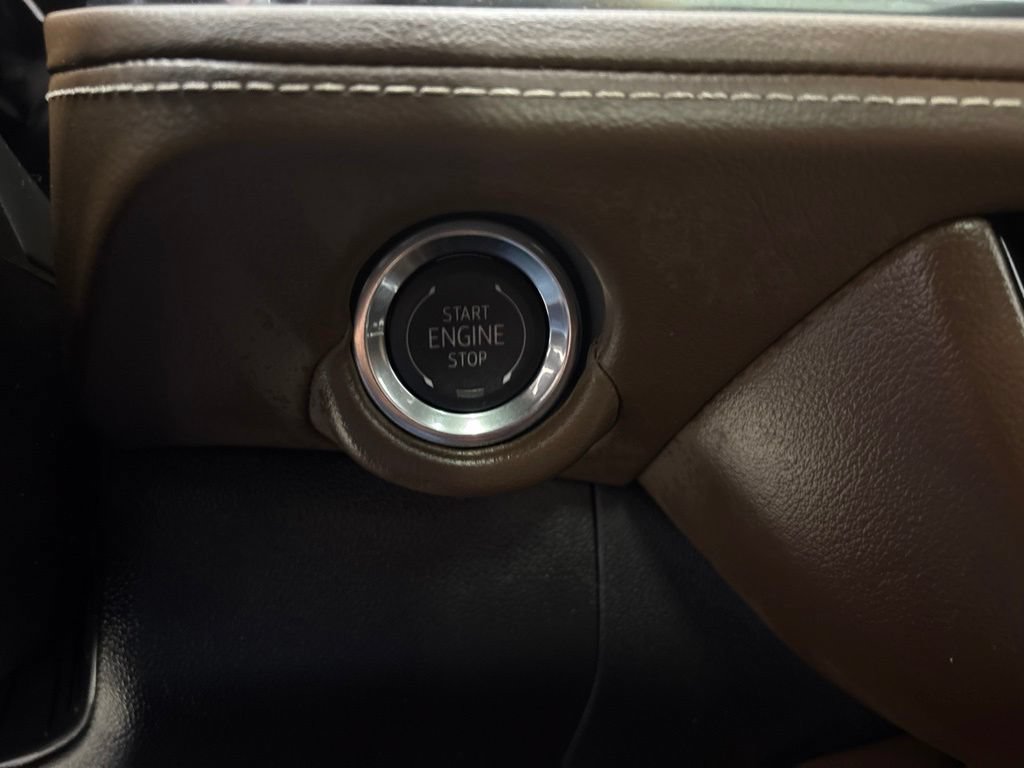 Used 2025 Chevrolet Suburban High Country AWD/4WD image 19
