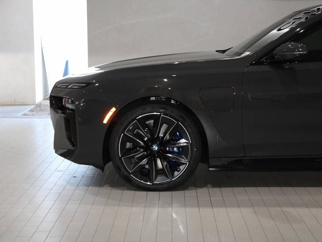Used 2026 BMW 750e xDrive AWD/4WD image 4