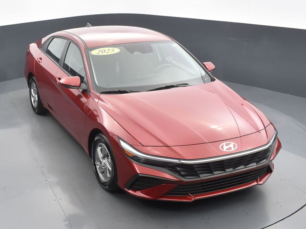 Used 2025 Hyundai Elantra SE image 14