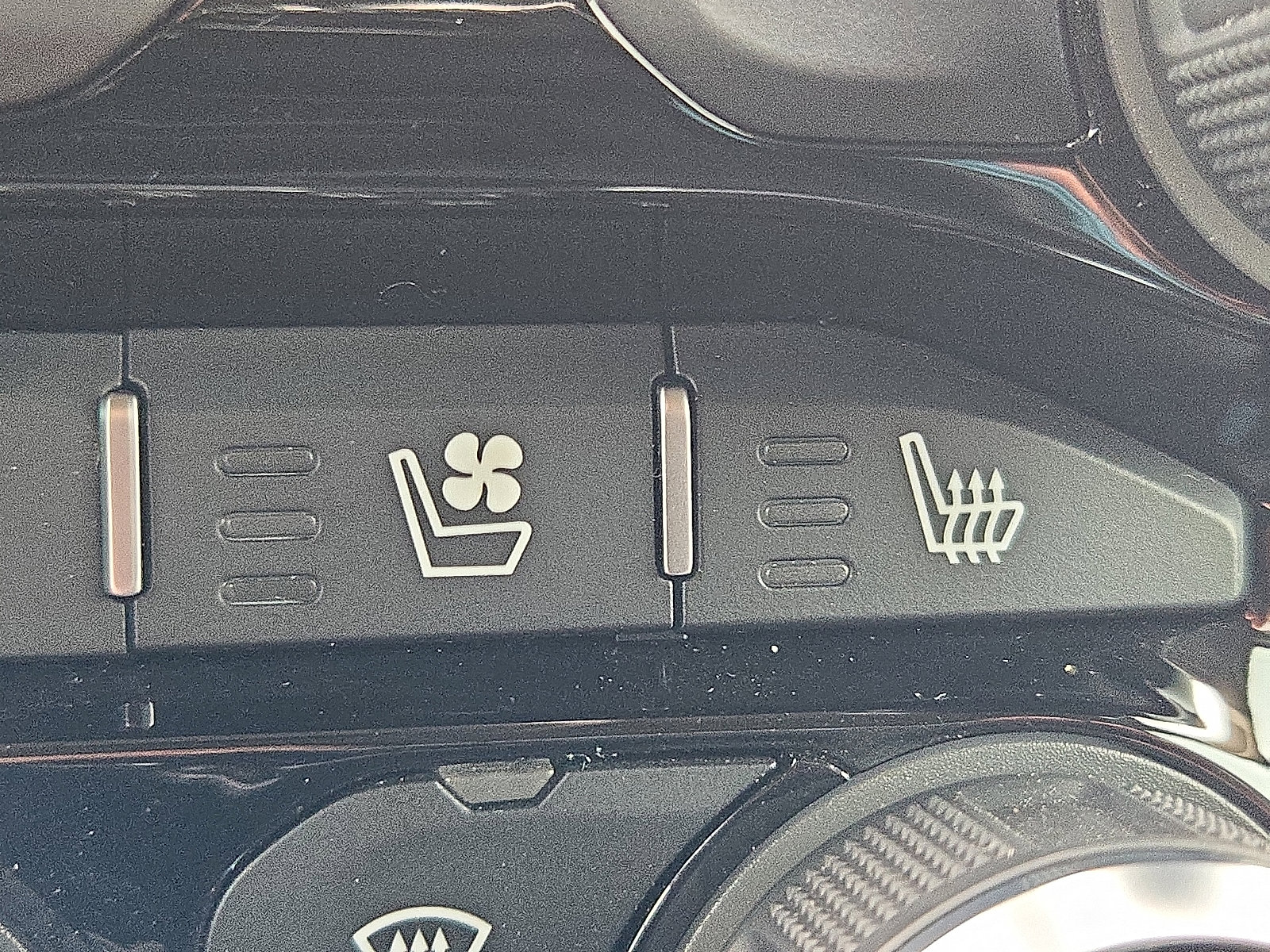 Used 2019 RAM 1500 Laramie image 19