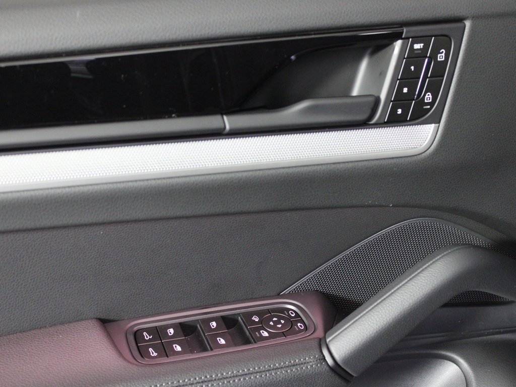 New 2026 Porsche Cayenne Coupe image 15