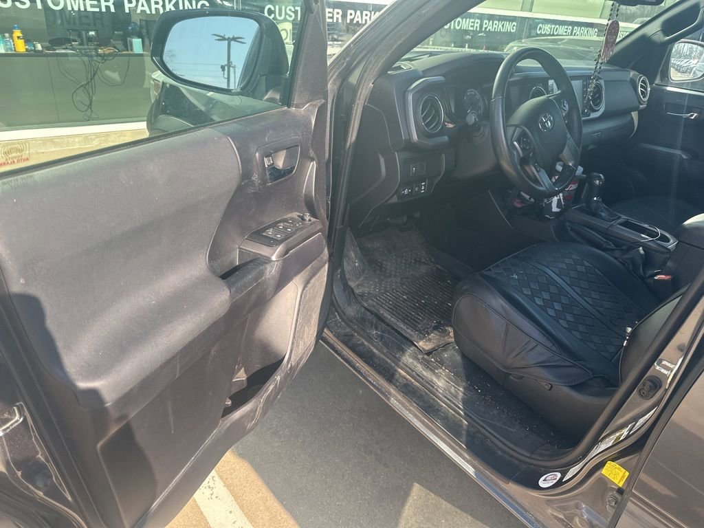 Used 2021 Toyota Tacoma TRD Sport image 5