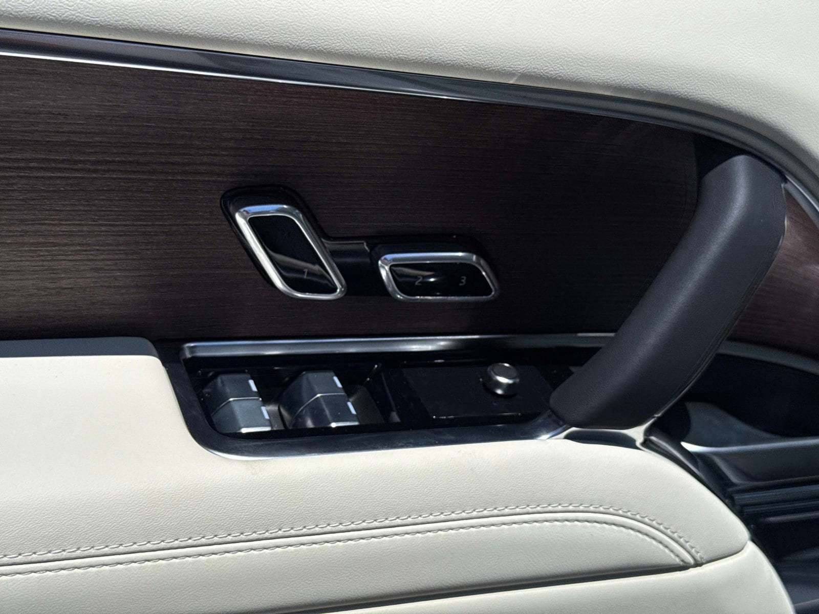 New 2026 Land Rover Range Rover Long Wheelbase SE AWD/4WD image 19