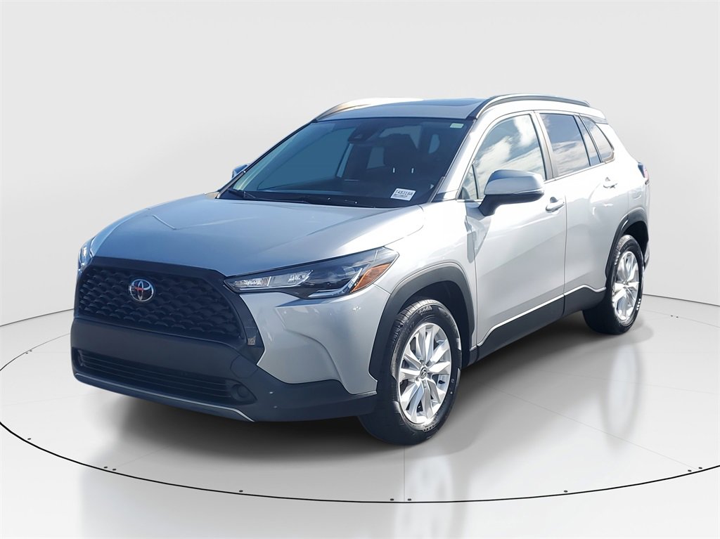 Used 2022 Toyota Corolla Cross LE image 3