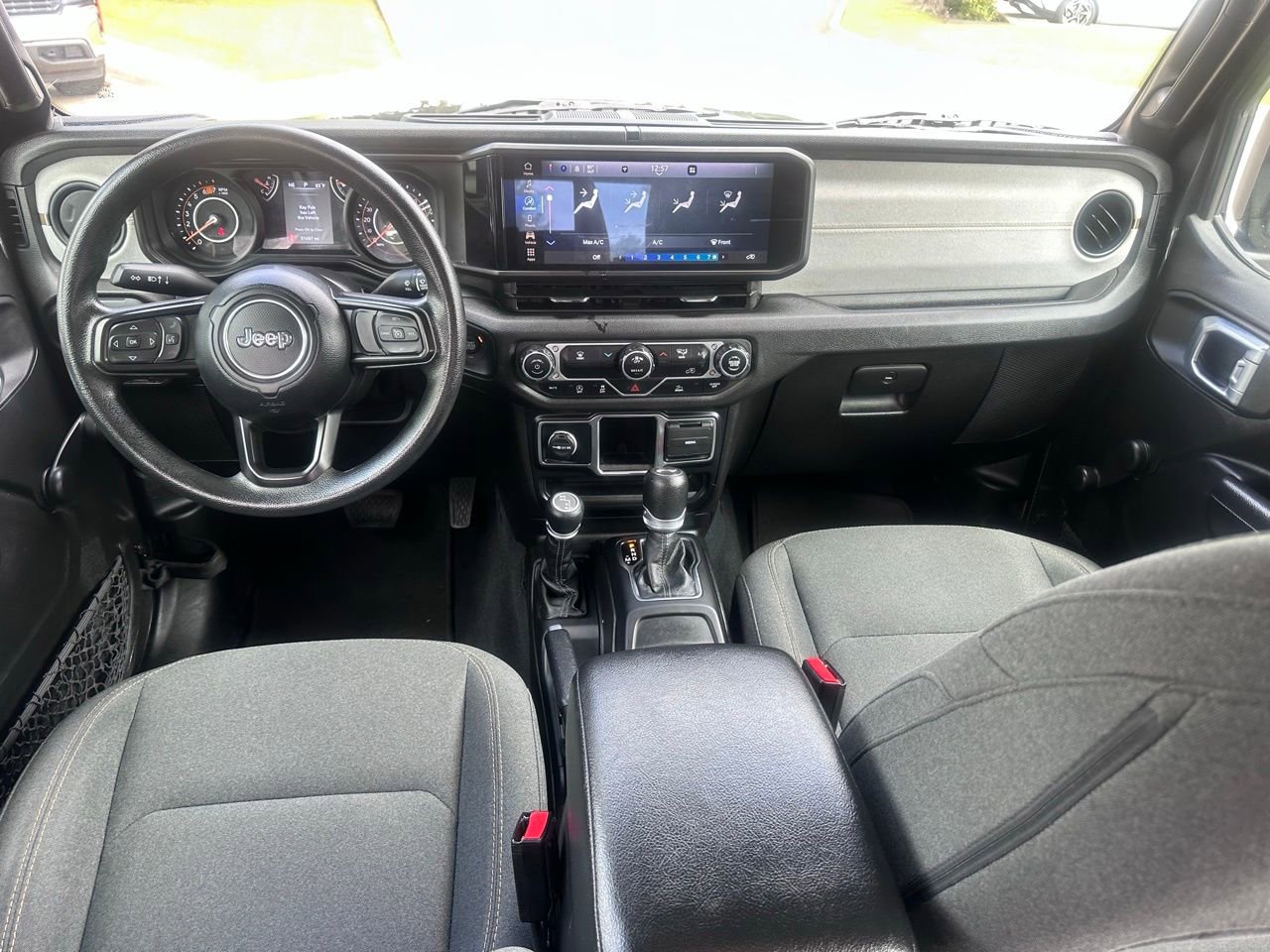 Used 2024 Jeep Wrangler Unlimited Sport AWD/4WD image 17
