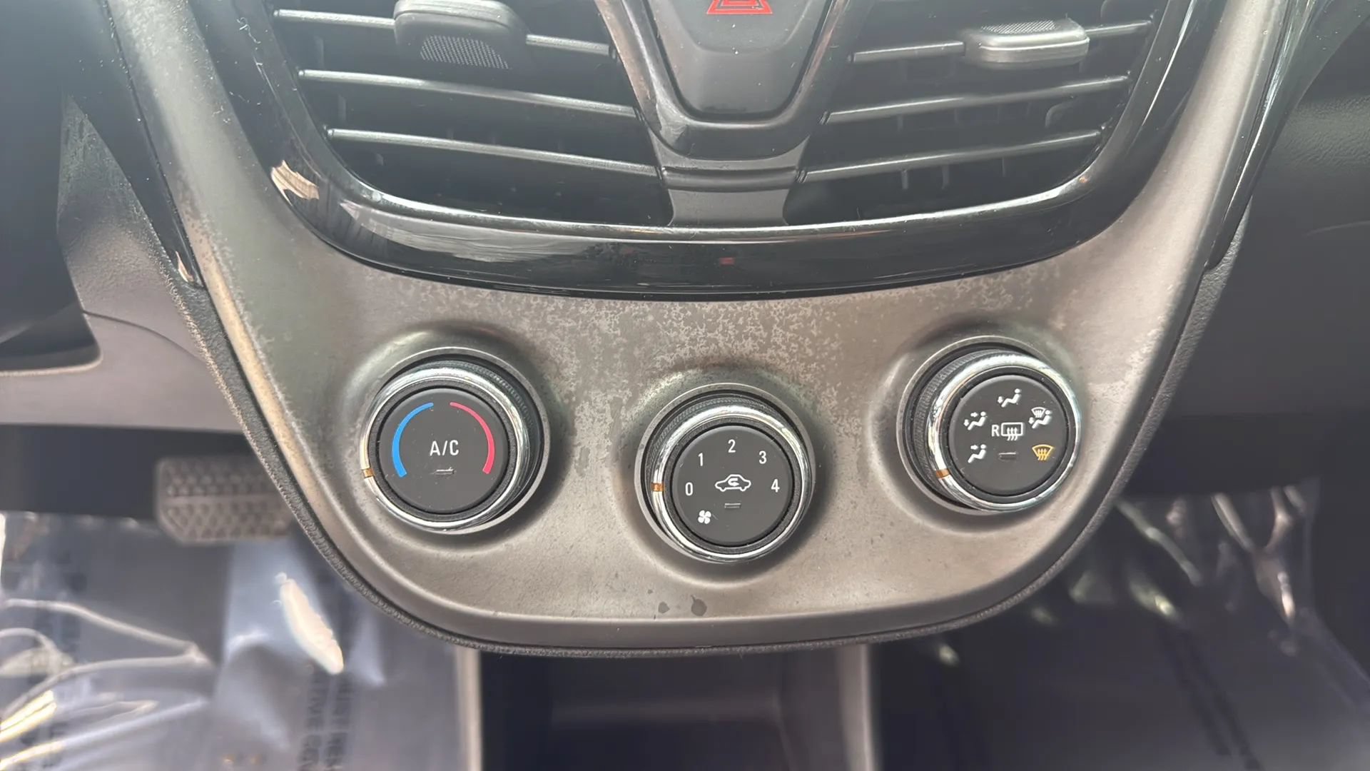 Used 2021 Chevrolet Spark LT FWD image 35