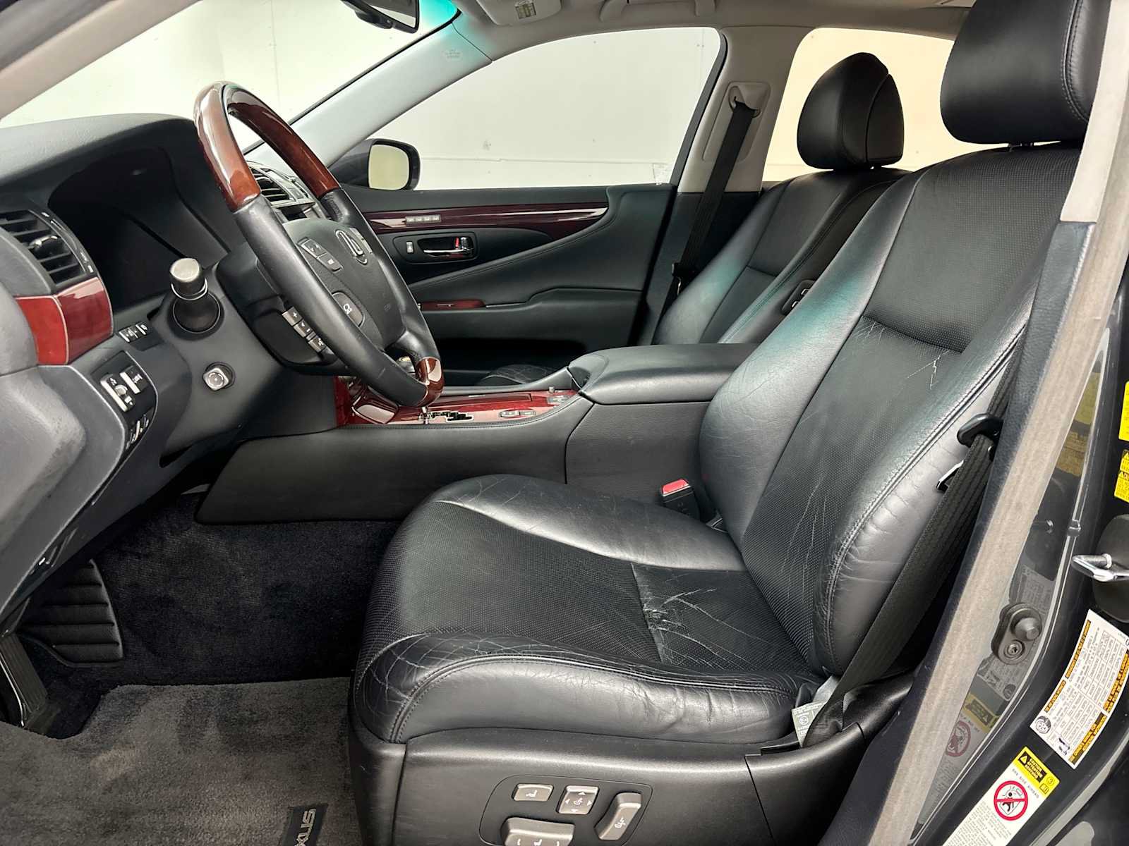 Used 2010 Lexus LS 460 w/ Comfort Pkg RWD image 13