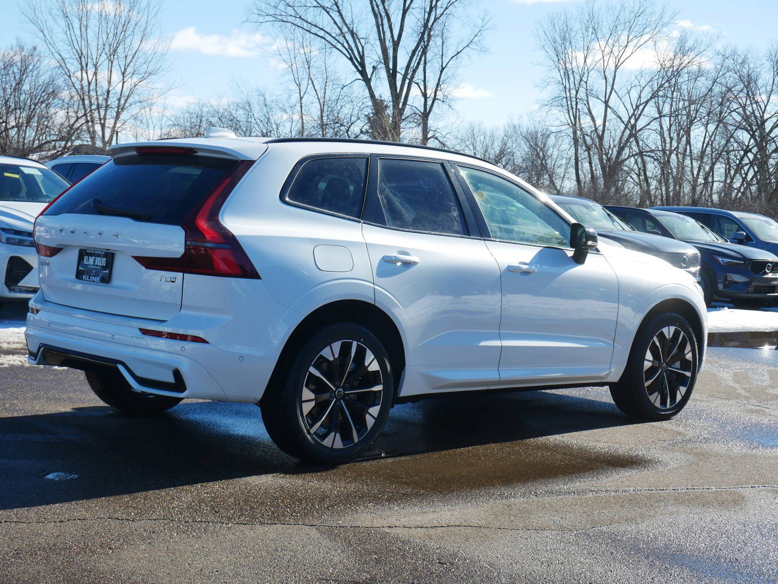 New 2026 Volvo XC60 T8 Plus w/ Climate Package image 3