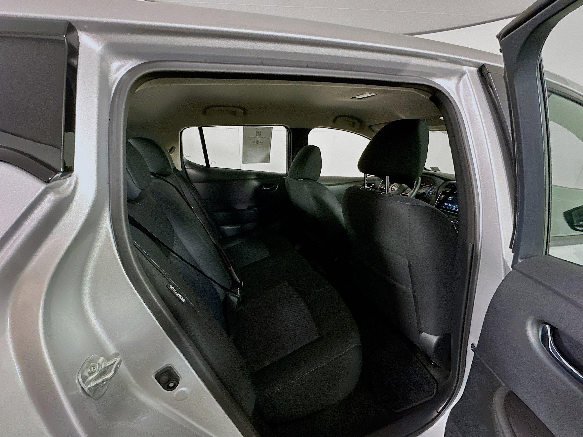 Used 2025 Nissan Leaf S image 28