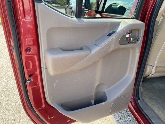 Used 2018 Nissan Frontier SV image 18