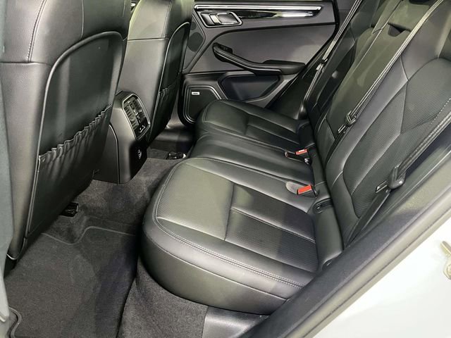 Certified 2022 Porsche Macan image 19