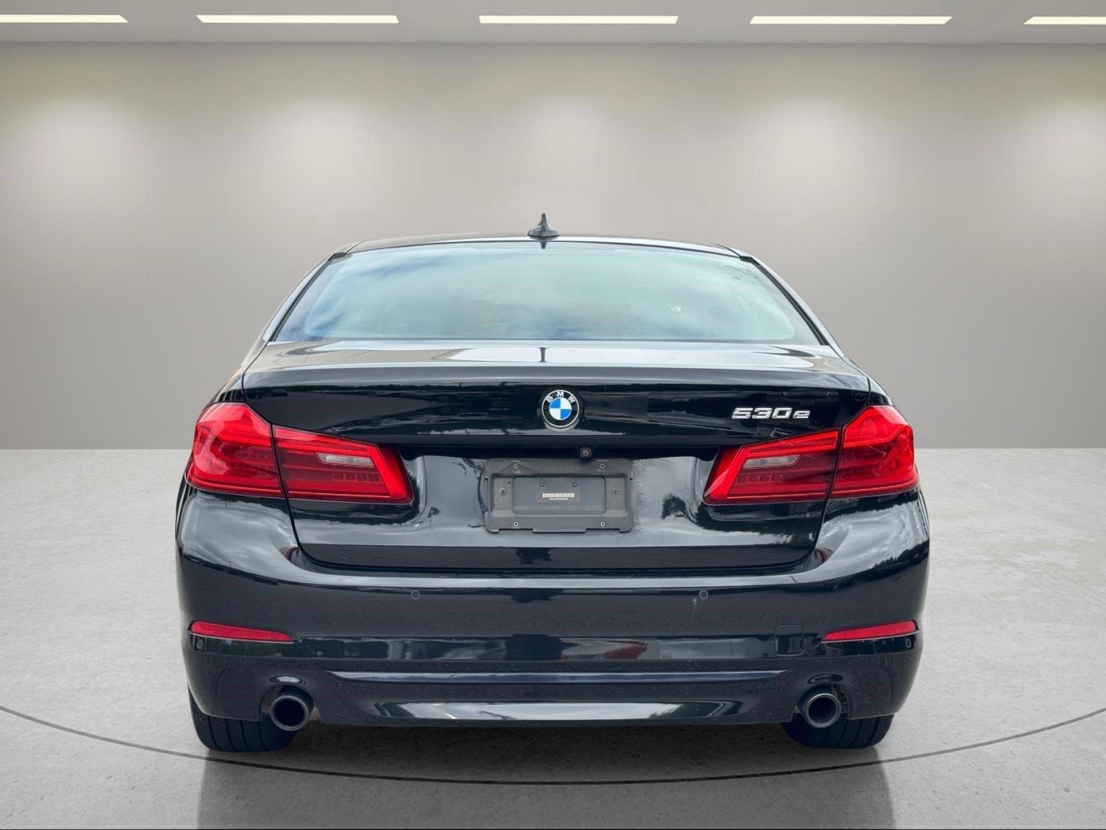 Used 2019 BMW 530e w/ Premium Package RWD image 4
