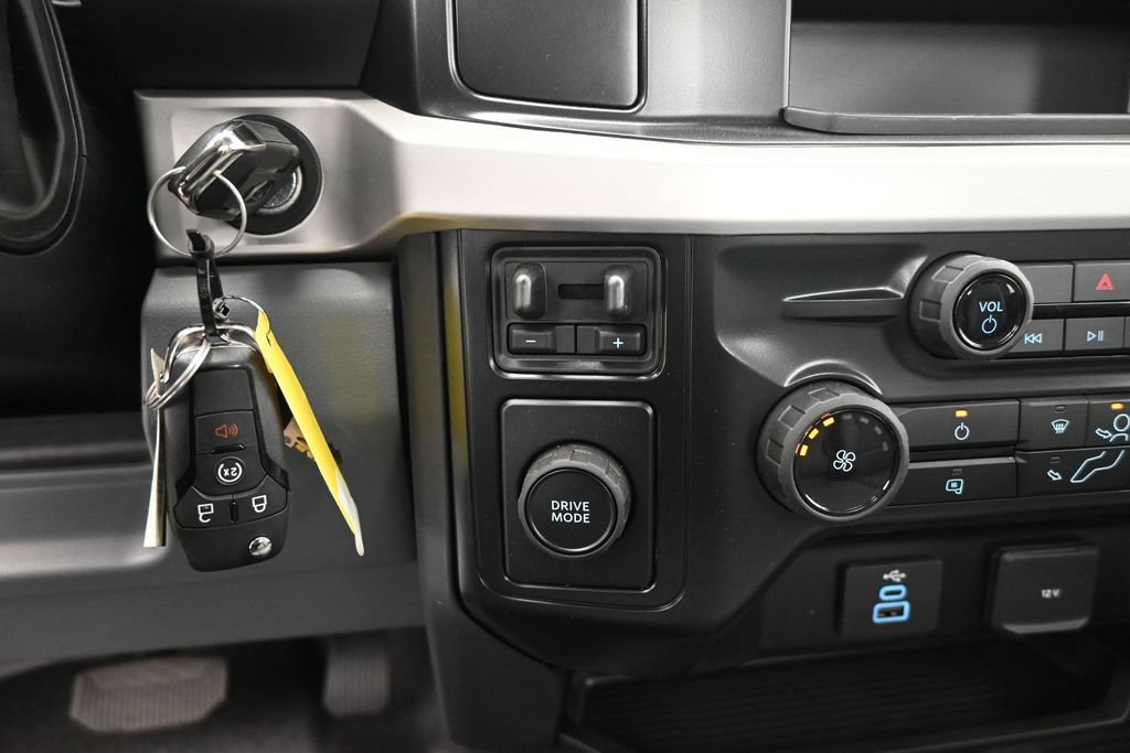 New 2025 Ford F450 XL w/ XL Chrome Package RWD image 15