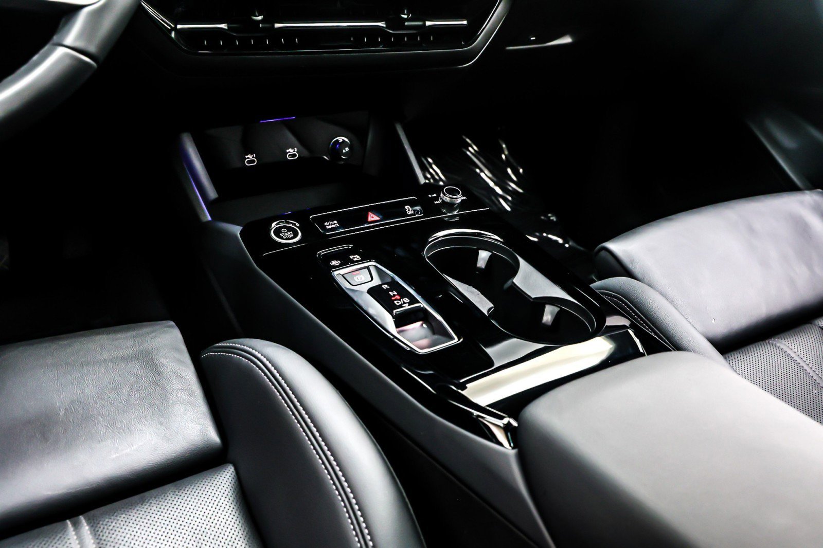 Used 2025 Audi Q6 e-tron Premium Plus w/ Premium Plus image 7