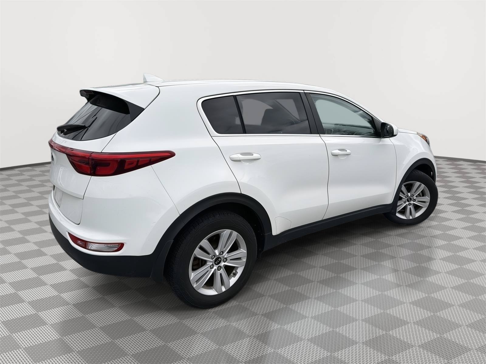 Used 2018 Kia Sportage LX FWD image 2