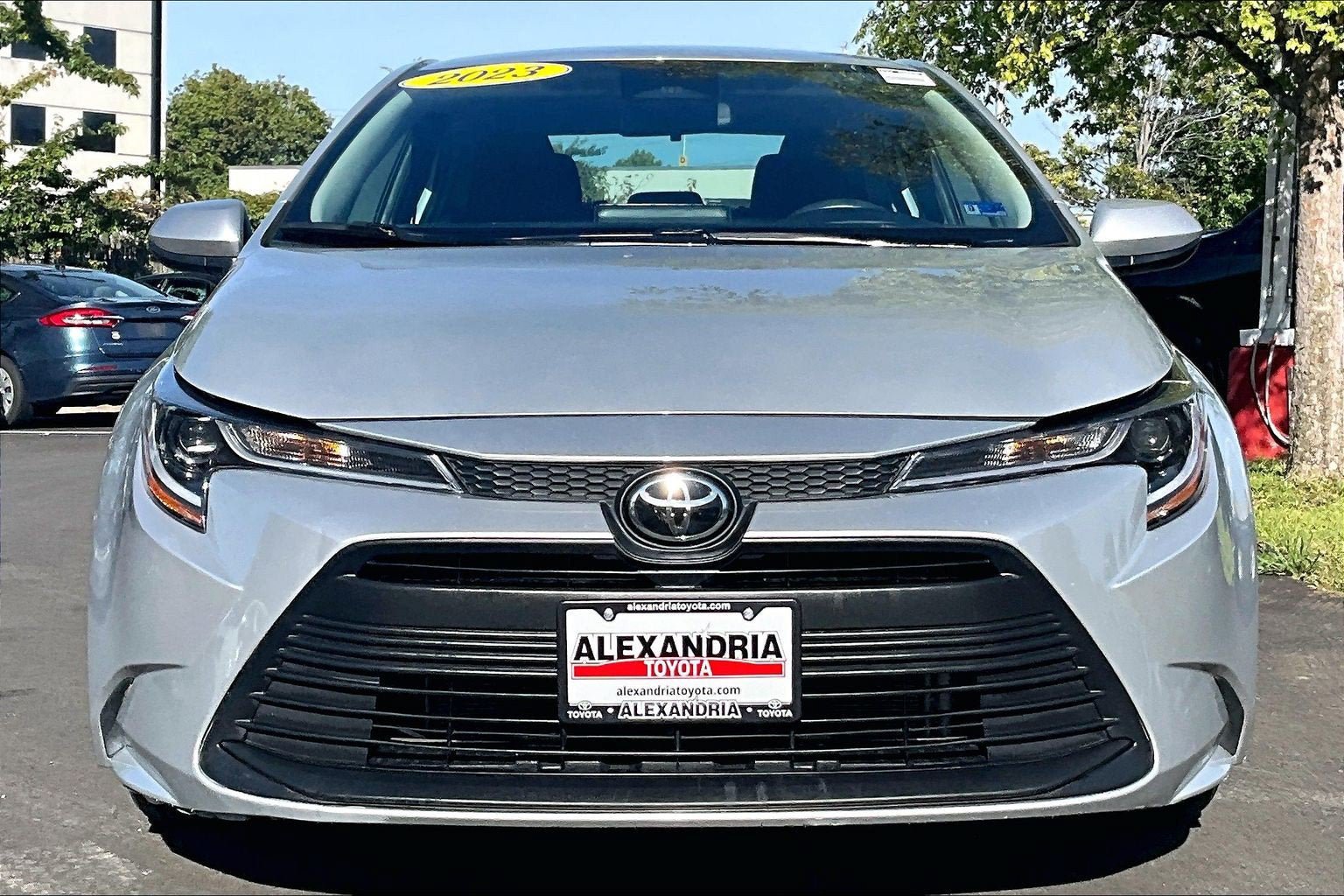 Used 2023 Toyota Corolla LE FWD image 3