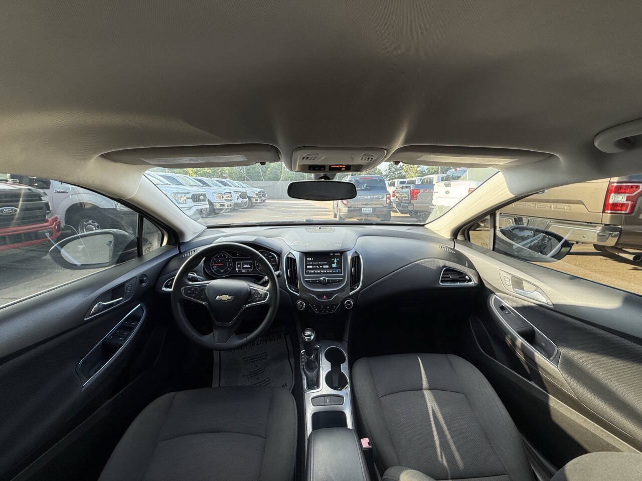 Used 2018 Chevrolet Cruze LT w/ Convenience Package FWD image 18