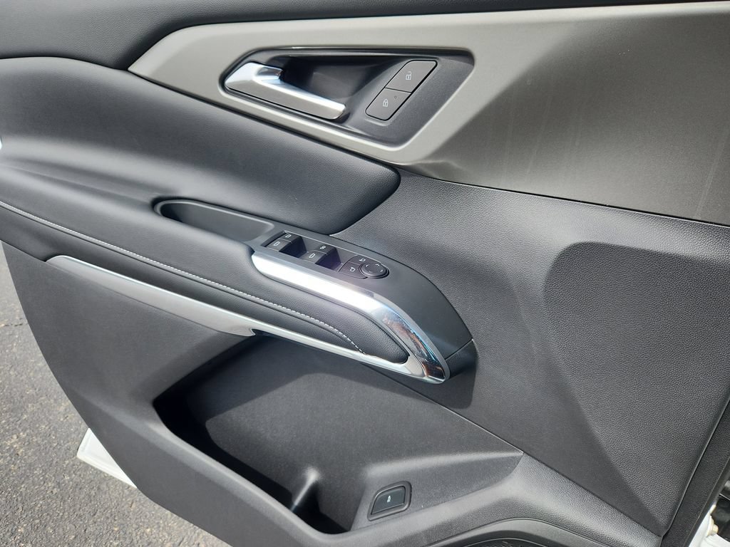 New 2025 Chevrolet Traverse LT w/ Driver Confidence Package FWD image 6