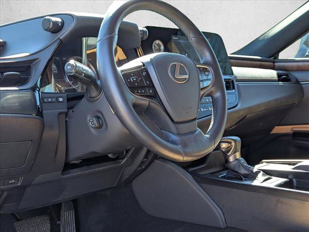 Used 2022 Lexus ES 300h w/ Premium Package image 9