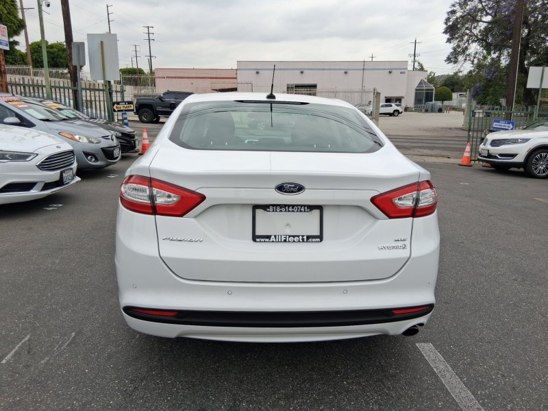 Used 2016 Ford Fusion SE FWD image 5